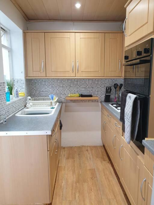 City Townhouse Close To Cafes And Restaurants Norwich Bagian luar foto