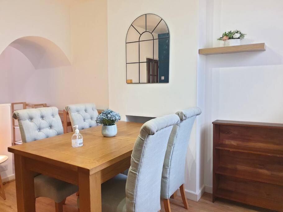 City Townhouse Close To Cafes And Restaurants Norwich Bagian luar foto