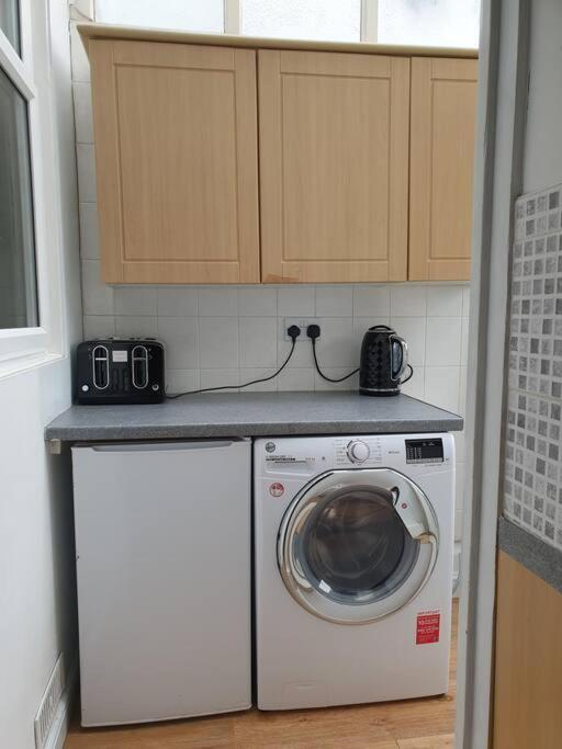 City Townhouse Close To Cafes And Restaurants Norwich Bagian luar foto